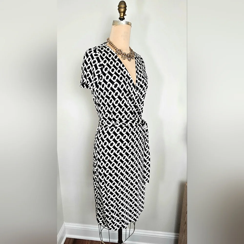 Diane von Furstenberg Silk Jersey Wrap Dress Black Cream Chain Print Size 6 - Picture 8 of 14